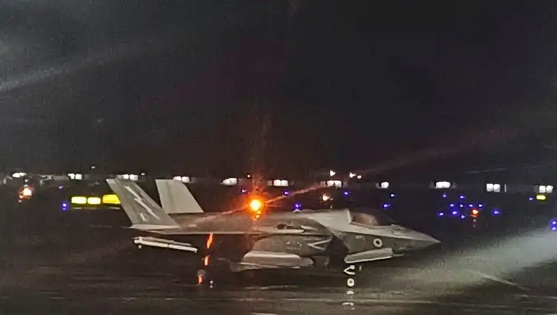 Hindistan'da Mahsur Kalan İngiliz Savaş Uçağı, 5 Hafta Sonra Havalandı
