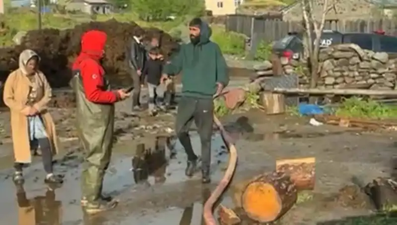 Ardahan'da Aniden Gelen Sağanak, Hayatı Felç Etti!