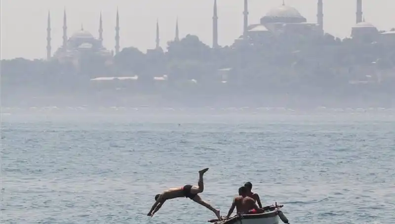 Aşırı Sıcaklar Geliyor: 44 Derecelere Ulaşan Hava Sıcaklıkları!