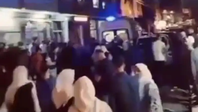 14 Yaşındaki Kader, Balkondan Düştü: Hayatı Tehlikede!