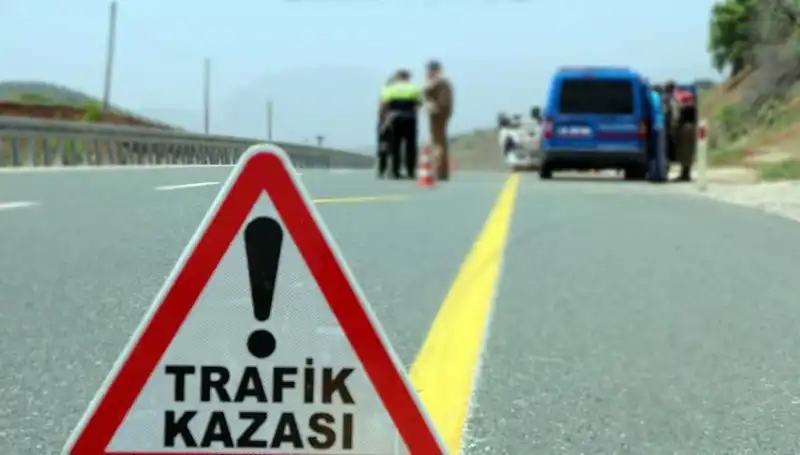 Ticari Araç ve Otomobil Çarpıştı: 5 Kişi Yaralandı, Olayın Detayları Şok Etti