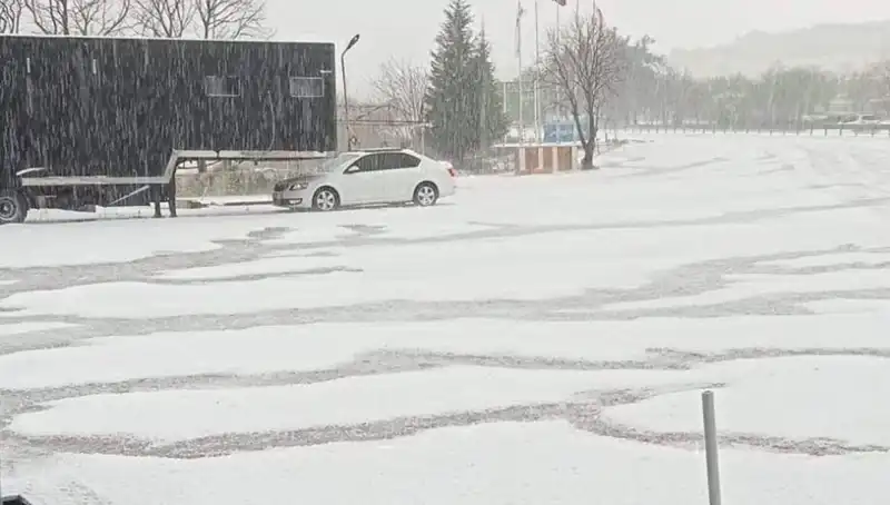 Tekirdağ'da Ceviz Büyüklüğünde Dolu Yağdı: Şehir Beyaza Büründü