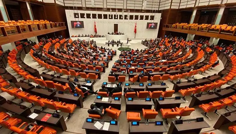 Emekli İkramiyesi 4 Bin TL Olacak: TBMM'de İlk Adımlar Attı